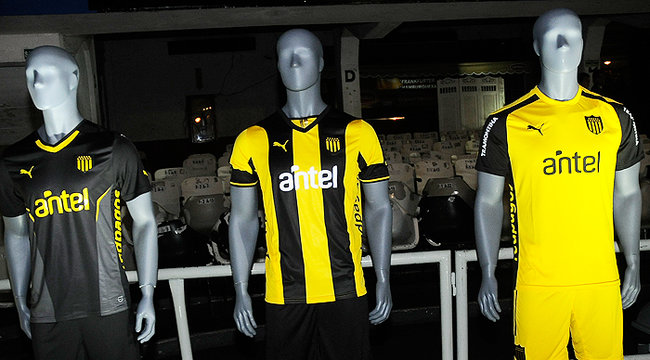imagen de Peñarol TV: Presentación de la nueva indumentaria