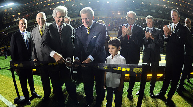 imagen de Postales de la inauguración del Estadio "Campeón del Siglo"