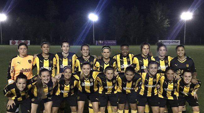 imagen de #FútbolFemenino | Peñarol inició la defensa del título con goleada