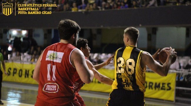 imagen de Básquetbol | Peñarol derrotó a Montevideo y sigue invicto