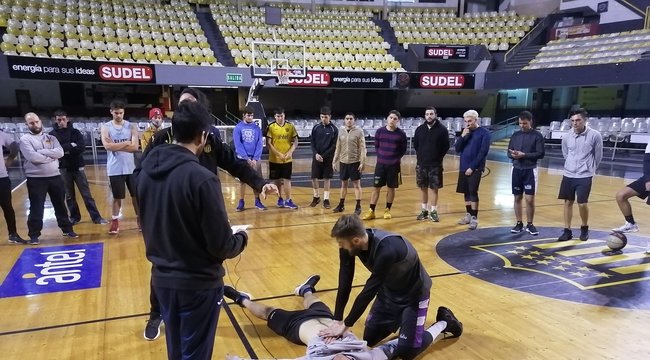 imagen de Taller de primeros auxilios para las formativas de básquetbol de Peñarol