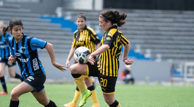imagen de Peñarol venció 4-1 a Liverpool