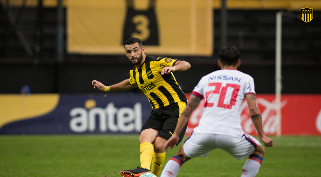 imagen de El Clásico terminó igualado en el Campeón del Siglo