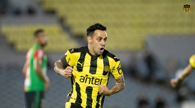 imagen de Peñarol venció a Boston River en el Centenario
