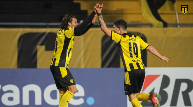 imagen de ¡Peñarol goleó 4-0 a Corinthians!