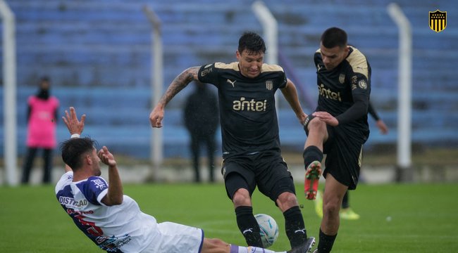 imagen de Peñarol empató ante Fénix en Capurro
