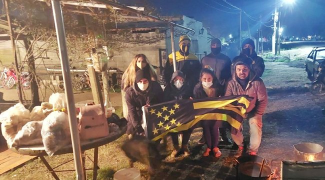 imagen de La Peña de Cardona participa de la olla popular de la ciudad.