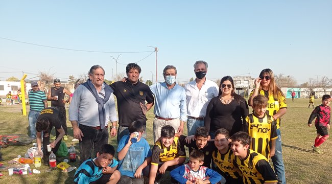 imagen de Donación al equipo de Baby Fútbol de Peñarol de Paysandú