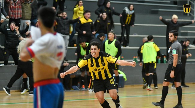 imagen de Un clásico: Peñarol y dos triunfazos ante Nacional en Fútbol Sala
