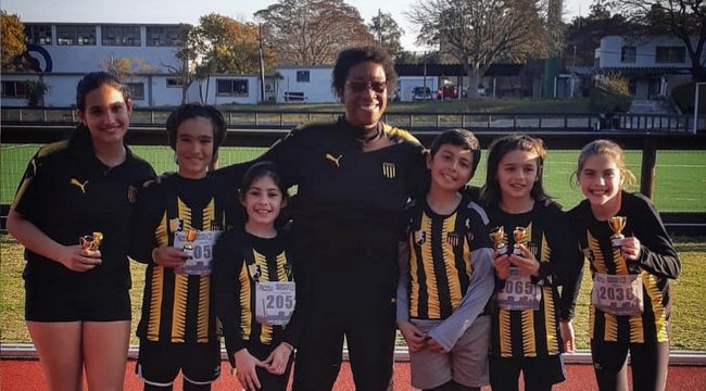 imagen de ¡Gran actuación de la Escuelita de Atletismo de Peñarol!
