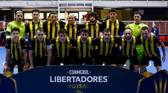 imagen de Peñarol cayó, pero mantiene viva la ilusión de clasificar