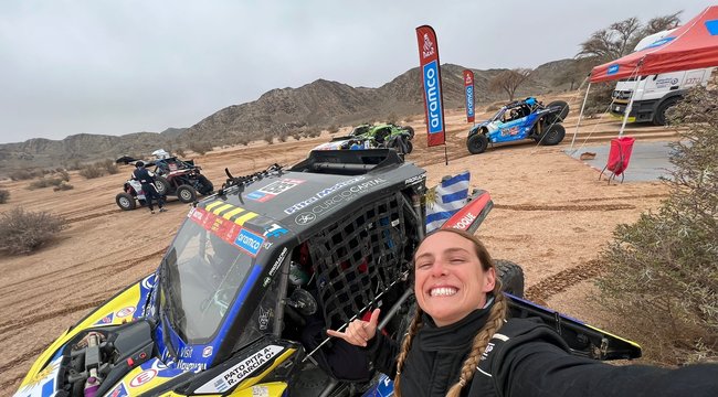imagen de Patricia Pita hace historia con Peñarol en el Dakar