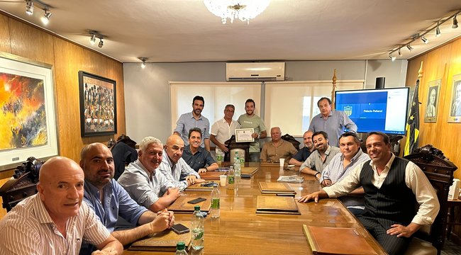 imagen de Peñarol y un reconocimiento especial a Emiliano Lasa