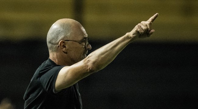 imagen de Arias: "Iba a ser un partido de paciencia. El equipo jugó bien y ganó"