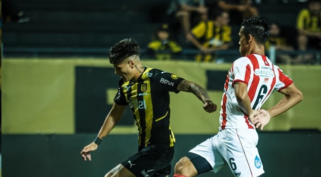 imagen de Peñarol venció a River y lidera en Tercera División