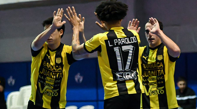 imagen de Peñarol goleó a Racing y lidera con puntaje ideal