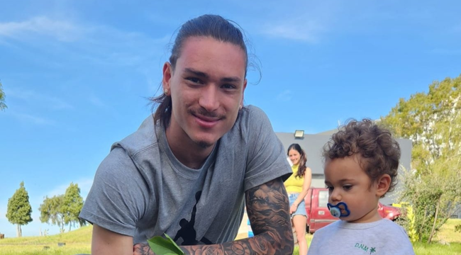 imagen de Darwin Núñez estuvo presente en la Residencia de Juveniles de Peñarol