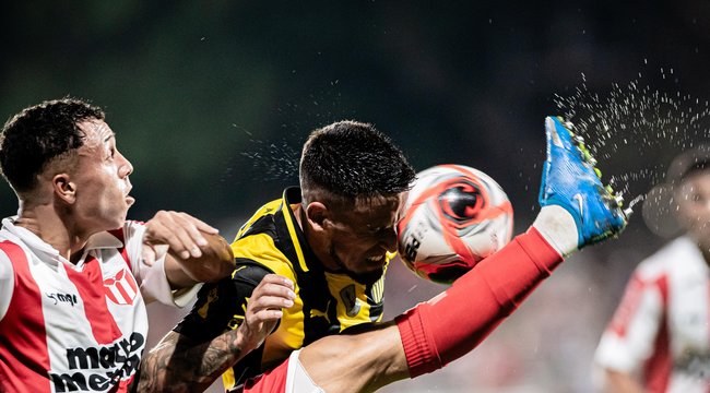 imagen de Peñarol igualó con River Plate en el Saroldi
