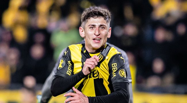 imagen de Peñarol venció a Wanderers en el Campeón del Siglo