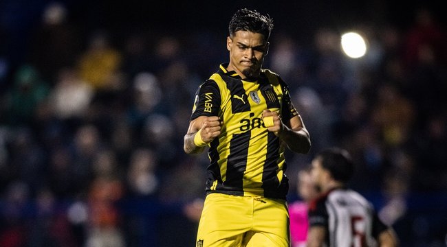 imagen de Peñarol goleó a Río Negro y avanzó en la Copa AUF Uruguay