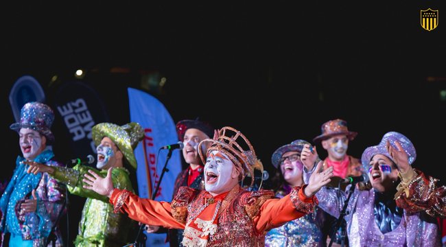 imagen de El Carnaval vibró en amarillo y negro en el Campeón del Siglo