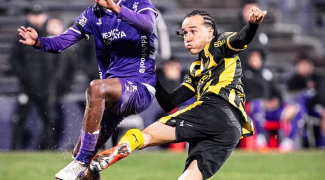 imagen de Peñarol le ganó a Defensor Sporting y lidera la Serie A