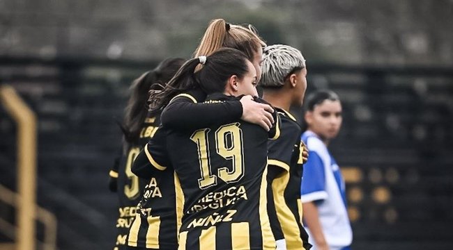 imagen de Peñarol goleó 7-1 a Juventud